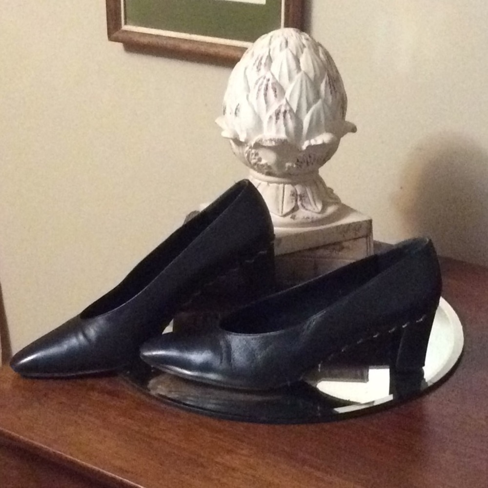 Stuart Weitzman pumps